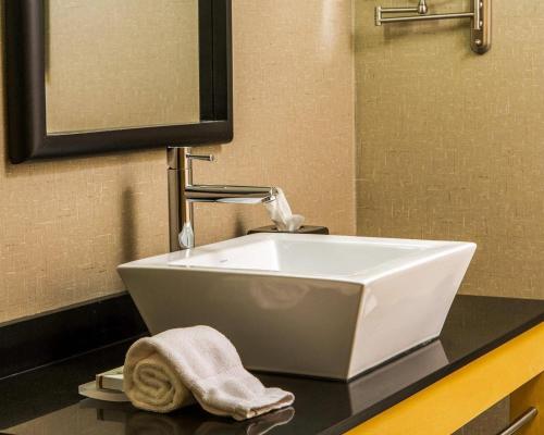Ảnh trong thư viện ảnh của Cambria Hotel Traverse City ở Traverse City