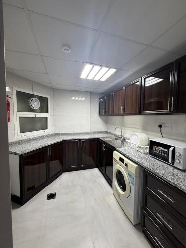 Кухня или кухненски бокс в Flora Residence