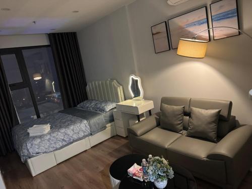 Vinhomes Smart City - Lake View - Suzy Homes客房内的一张或多张床位