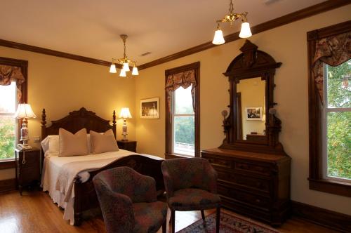 Gallery image of Bluff View Inn in Chattanooga