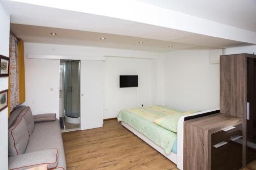 Andrije Buvine Apartments