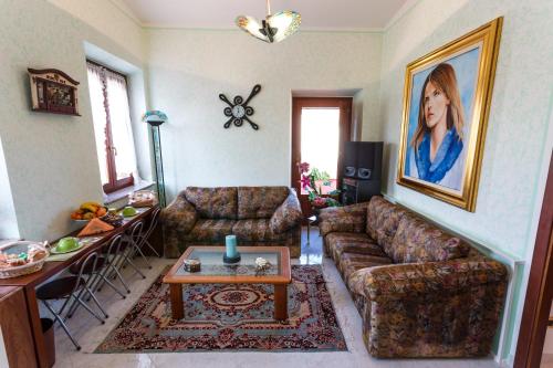 a living room with a couch and a table at L'Aurora Viola in Carbonia