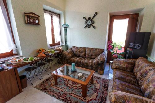 a living room with a couch and a table at L'Aurora Viola in Carbonia