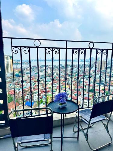 Μπαλκόνι ή βεράντα στο Zen Lake Apartment view Hồ Tây cách hồ 500m