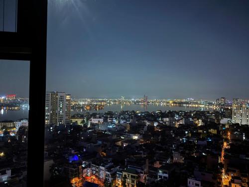 Γενική άποψη της πόλης Ανόι ή θέα της πόλης από  αυτό το δωμάτιο σε οικογενειακή κατοικία