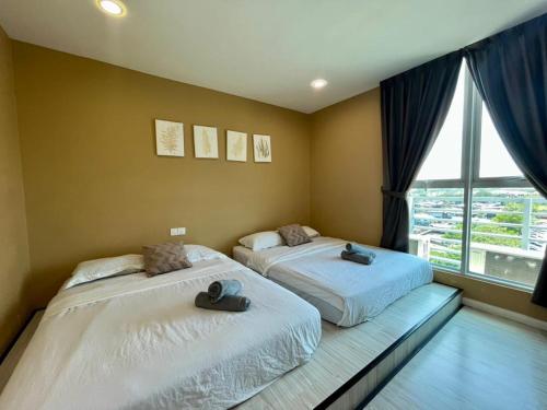 Postel nebo postele na pokoji v ubytování SUTERA AVENUE 6 PAX B602A by GC near imago kk