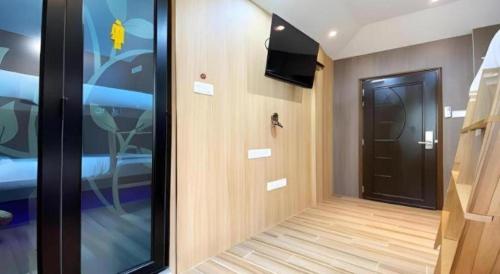 Телевизор и/или развлекательный центр в OYO 90262 Kota Kinabalu Homestay, Villa & Suite Boutique