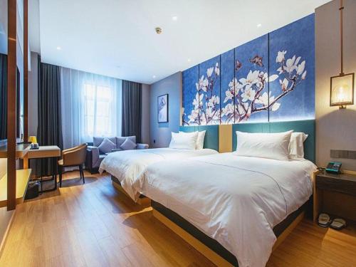 Postel nebo postele na pokoji v ubytování Jinjiang Inn Wuhan Linjiaohu Wanda Branch