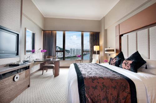 Postel nebo postele na pokoji v ubytování Sofitel Macau At Ponte 16