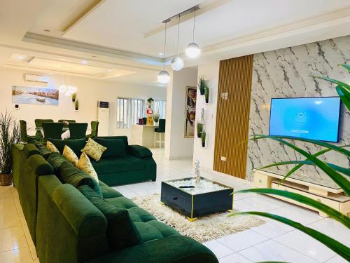 Photo de la galerie de l'établissement Tristone Hotel&Apartments, à Okunaja