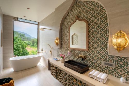 Üldine mäevaade või majutusasutusest Green Atlas Villa with Infinity Pool Turf Theatre Jacuzzi - Official - GreenAtlasVilla-com pildistatud vaade