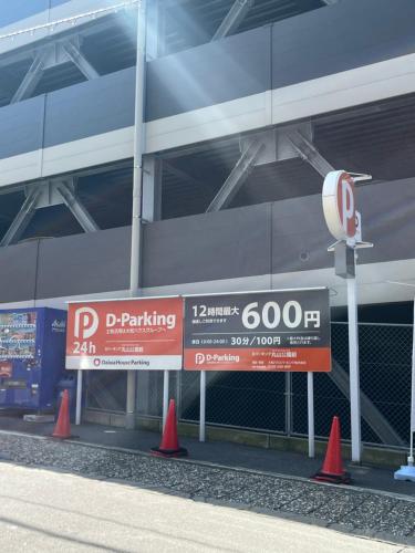 Certificado, premio, señal o documento que está expuesto en Sea Bloom Hotel