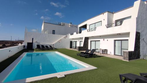 Foto Sea Breeze piscina climatizada vistas al mar 4