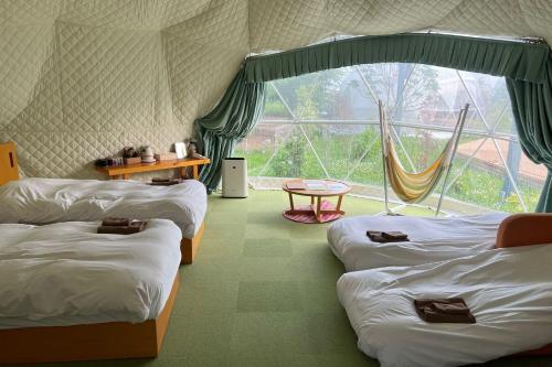 Postel nebo postele na pokoji v ubytování Nenn NASUKOUGEN GLAMPING