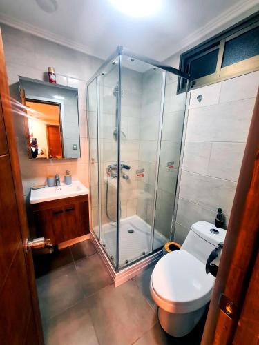 Koupelna v ubytování Cómodo departamento interior a pasos del Estadio Nacional