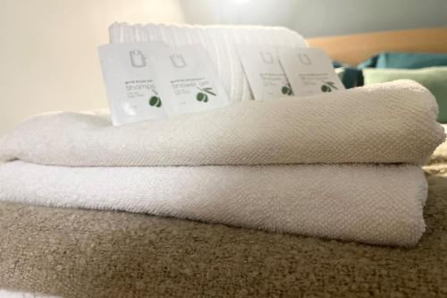 Ένα ή περισσότερα κρεβάτια σε δωμάτιο στο Parisian charm in the heart of the 9th metro 7