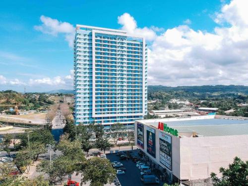 a tall building with a parking lot in front of it at The Loop Tower Downtown City Centre Comfy 2bR in Pontud