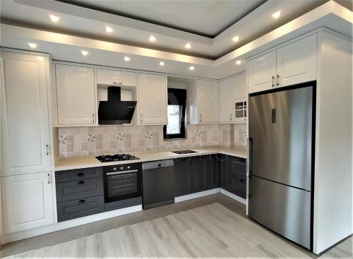 Kuchyň nebo kuchyňský kout v ubytování EKN Guest House&Hotel Baku