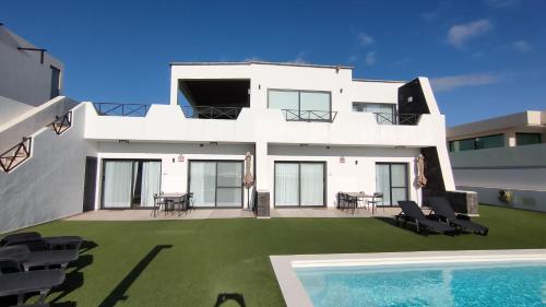 Seascape heated pool, air con, view, adult only