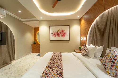 a bedroom with a large bed in a room at Bagicha villa and cottage in Mahabaleshwar