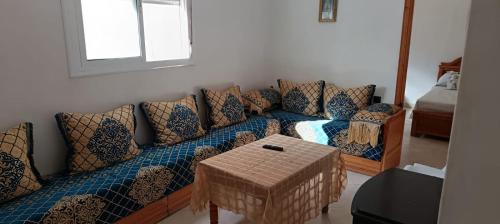 Χώρος καθιστικού στο Petit appartement à martil