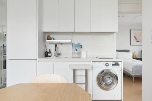 Η κουζίνα ή μικρή κουζίνα στο Panoramic View Seoul Station 2BR Newly Built