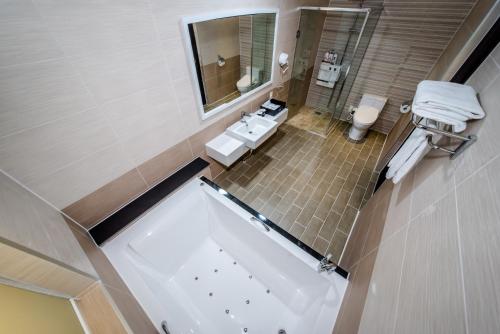 Koupelna v ubytování Seawater Spa Hotel Coza
