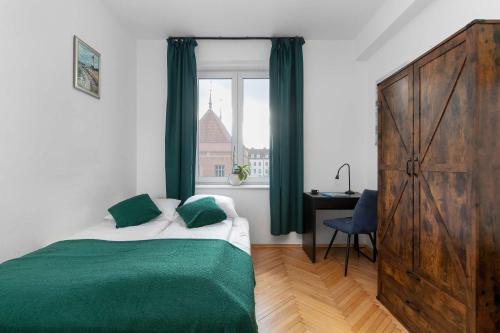 Voodi või voodid majutusasutuse Stylish Korzenna Apartment Perfect for Remote Work with an Excellent Location by Noclegi Renters toas