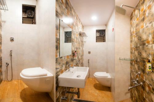 a bathroom with a toilet and a sink at Bagicha villa and cottage in Mahabaleshwar