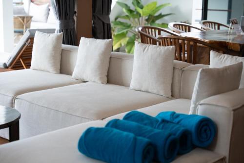 a living room with two white couches and a table at Tahiana Villa in Haad Tian