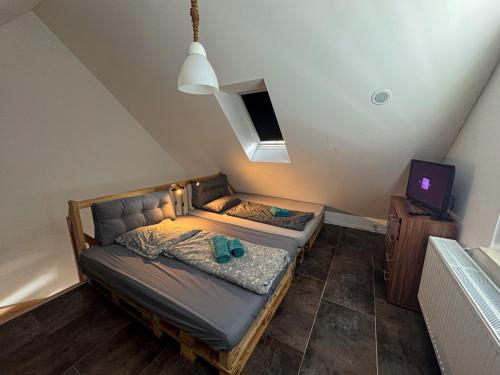 a small bedroom with a bed and a tv at Haushälfte nähe Volksparkstadion in Hamburg in Hamburg