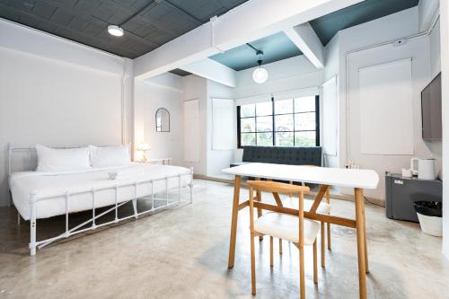 a bedroom with a bed and a table and chairs at Yellow Place Sukhumvit 2 - BTS Nana Pro in Bangkok