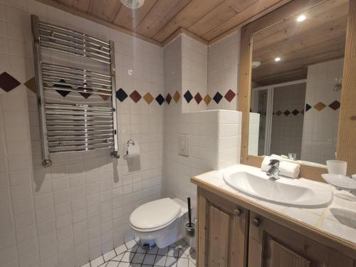 Bilik mandi di Superbe appartement 8pers - St Foy Station