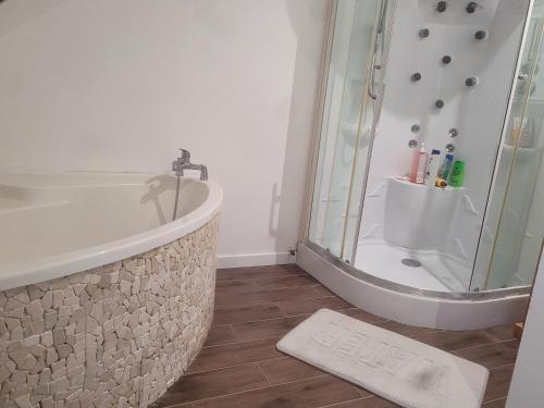 Bilik mandi di maison simple 3 chambres en campagne