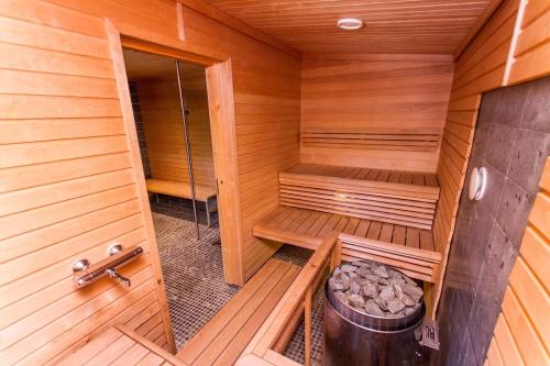 an overhead view of a sauna with a bucket at Koli Iso-Ryläys in Kolinkylä