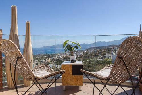 En generel udsigt til bjerge eller udsigt til bjerge taget fra lejlighedshotellet