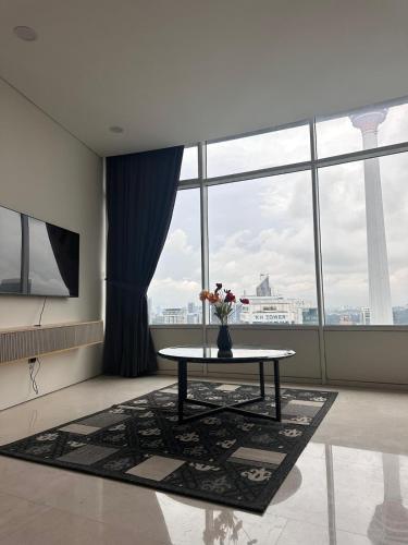 Newly Renovated 3 Bedroom Vortex Suites KLCC by Tharwa