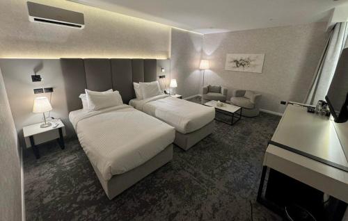 a hotel room with two beds and a couch at Youssif Hotel in Dakākīn Ḩamīd