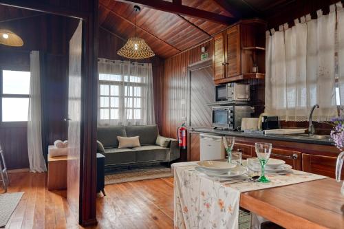 Chalet do Relógio d'Água, a Home in Madeira