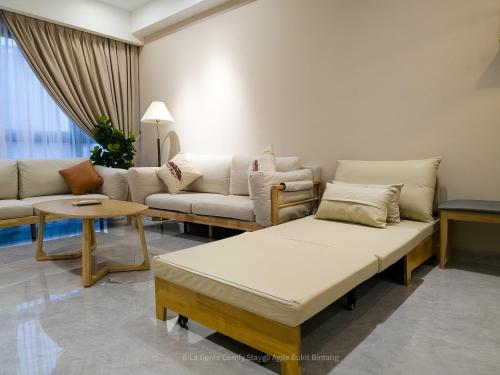 a living room with a couch and a table at La Gente X Agile Bukit Bintang Trx Pavilion Kl in Kuala Lumpur
