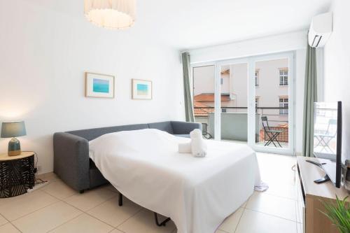 Plaza Antibes one-bedroom apartment with AC