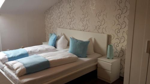 Ένα ή περισσότερα κρεβάτια σε δωμάτιο στο Hotel-Restaurant Sonnenhof