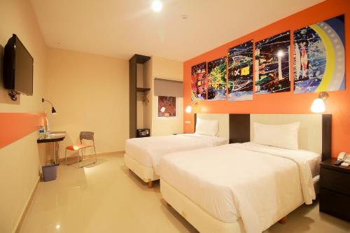 Sinar Sport Hotel tesisinde bir odada yatak veya yataklar