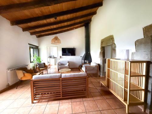 Ένα ή περισσότερα κρεβάτια σε δωμάτιο στο La casa de la masia - La masia