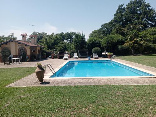 Bazén v ubytování Casa vittoria nebo v jeho okolí