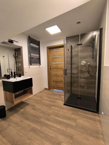 a bathroom with a shower and a sink at Dom z Bali in Miłków