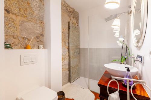Stunning Designer Flat with Balcony Heart of Porto