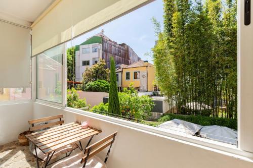 Stunning Designer Flat with Balcony Heart of Porto