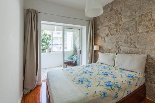 Stunning Designer Flat with Balcony Heart of Porto