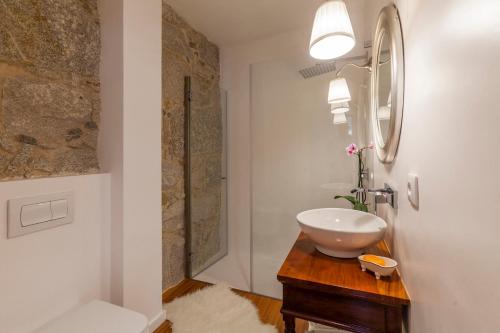 Stunning Designer Flat with Balcony Heart of Porto